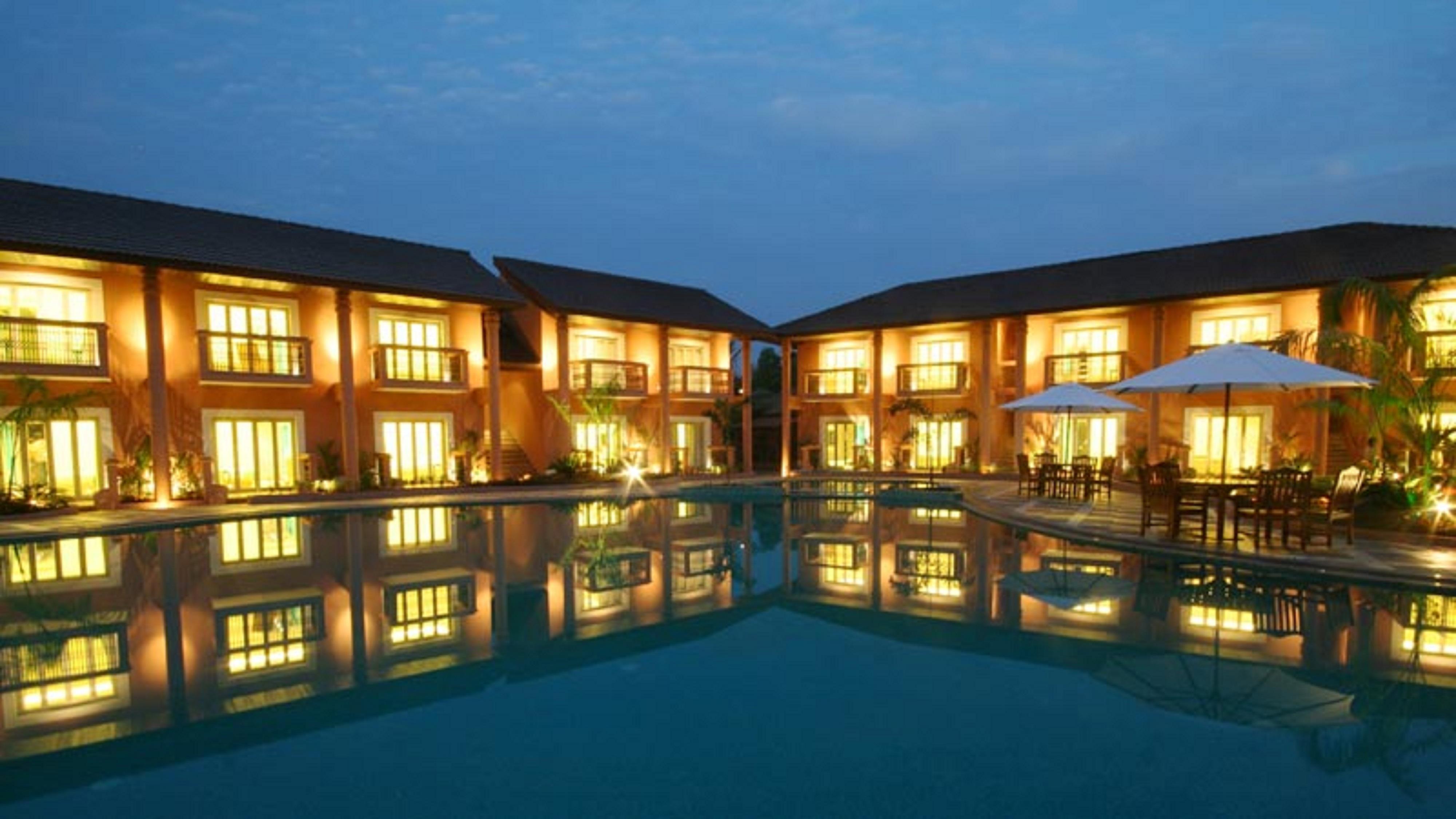 The Golden Crown Hotel & Spa Colva Exterior photo