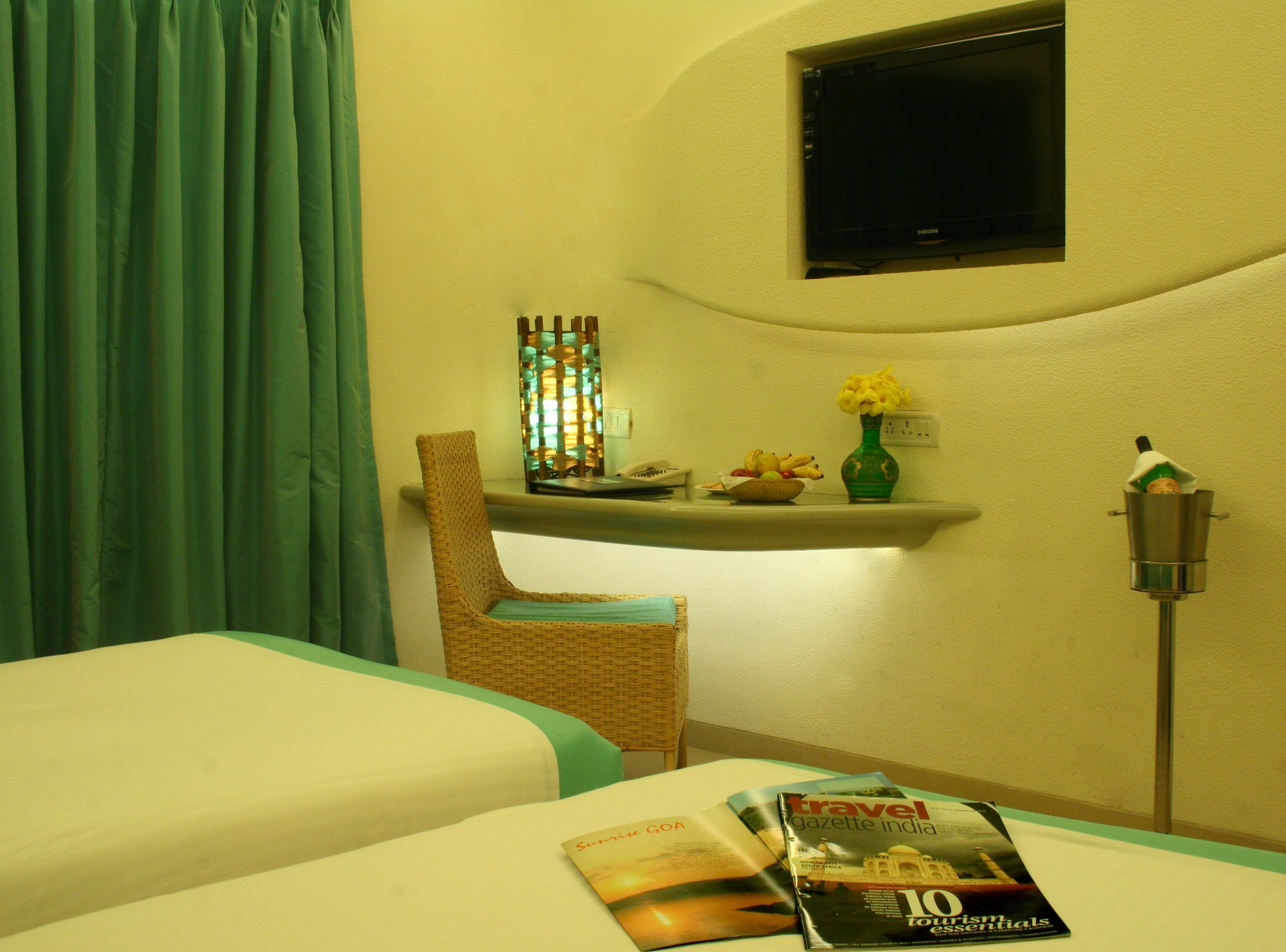 The Golden Crown Hotel & Spa Colva Exterior photo