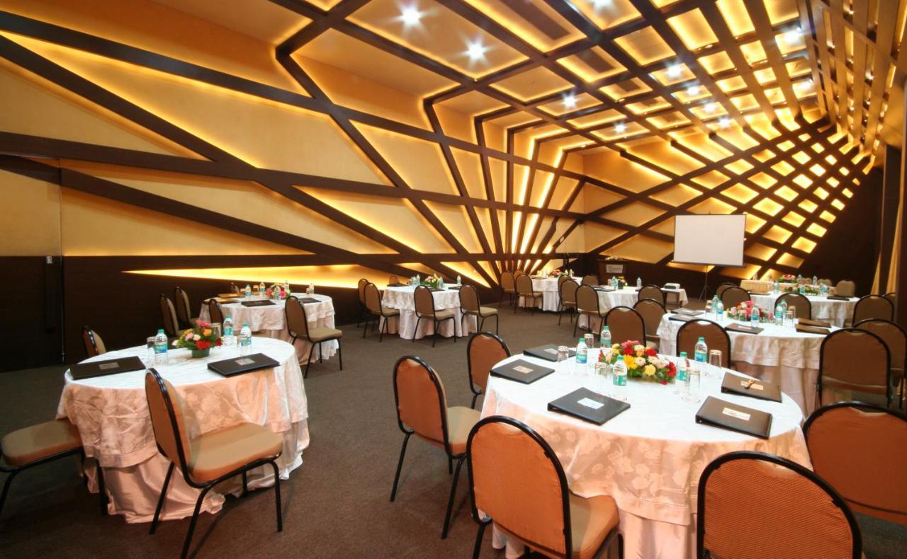 The Golden Crown Hotel & Spa Colva Exterior photo