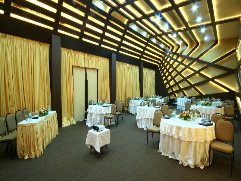 The Golden Crown Hotel & Spa Colva Exterior photo