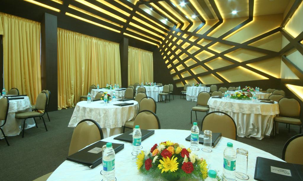 The Golden Crown Hotel & Spa Colva Exterior photo