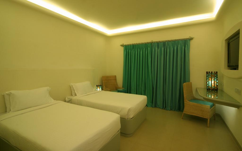 The Golden Crown Hotel & Spa Colva Exterior photo
