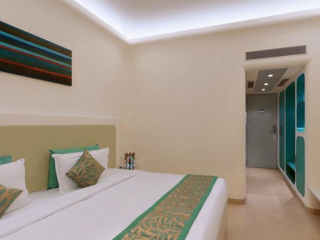 The Golden Crown Hotel & Spa Colva Exterior photo