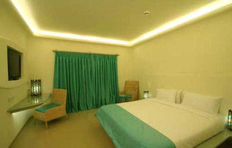 The Golden Crown Hotel & Spa Colva Exterior photo