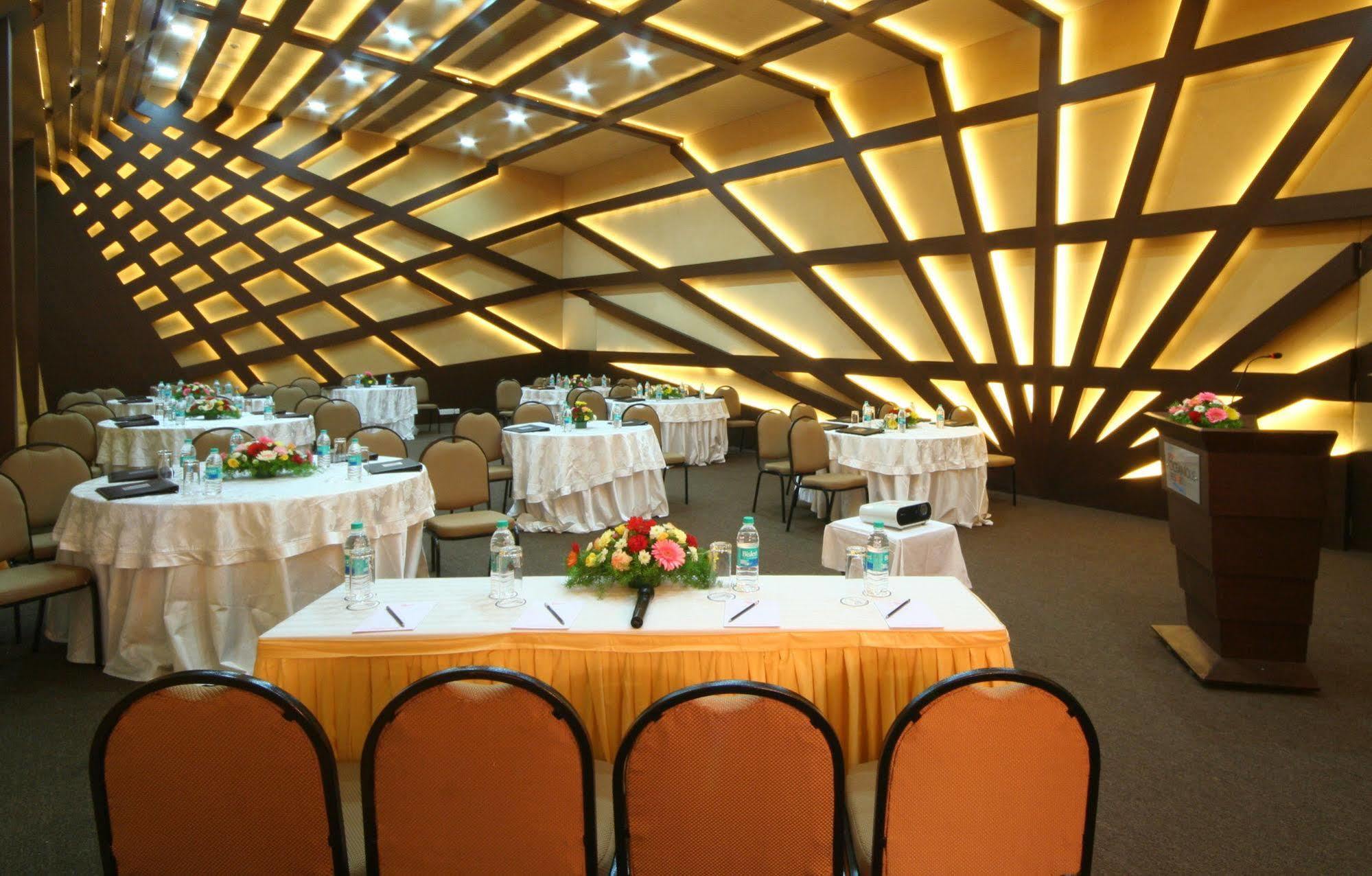 The Golden Crown Hotel & Spa Colva Exterior photo
