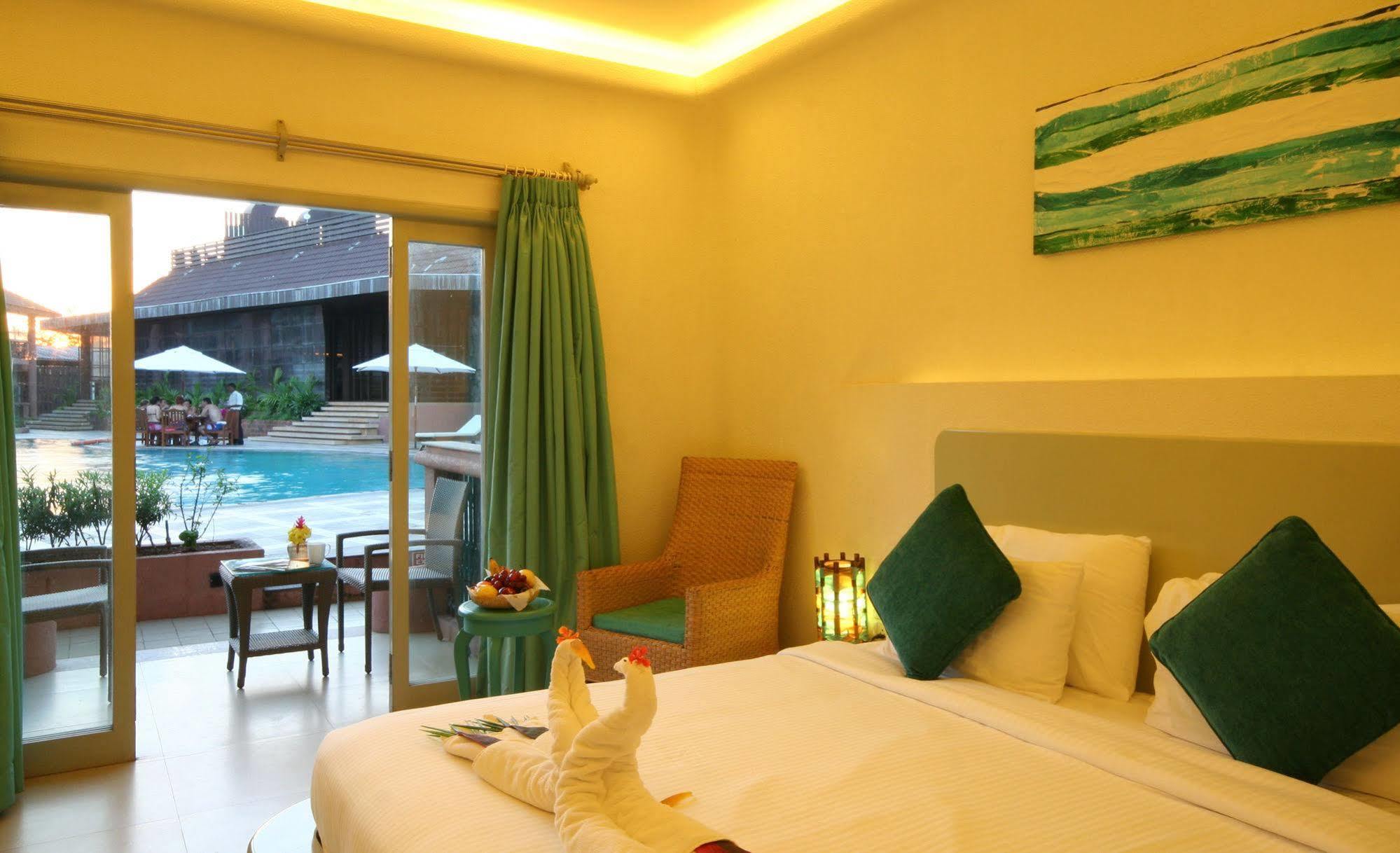 The Golden Crown Hotel & Spa Colva Exterior photo