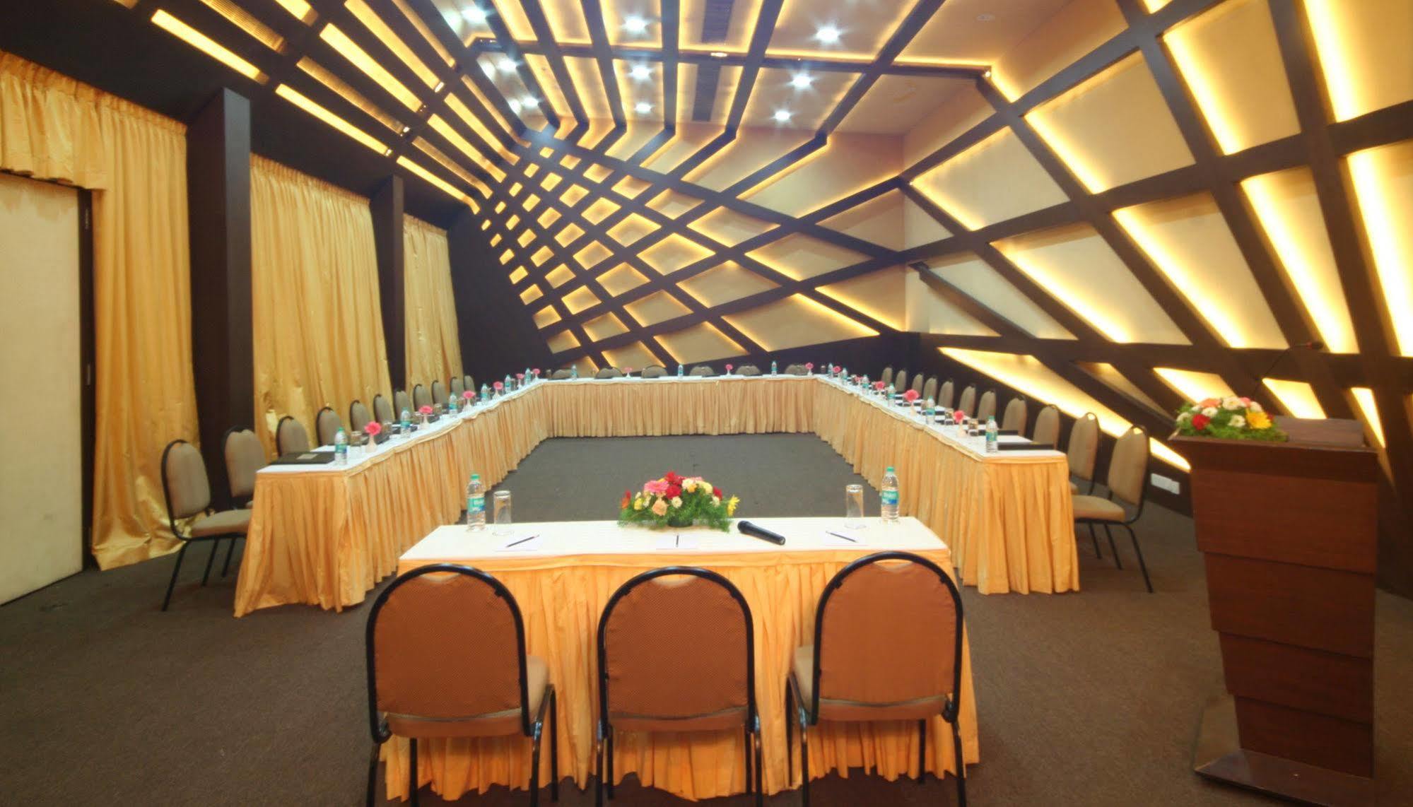 The Golden Crown Hotel & Spa Colva Exterior photo