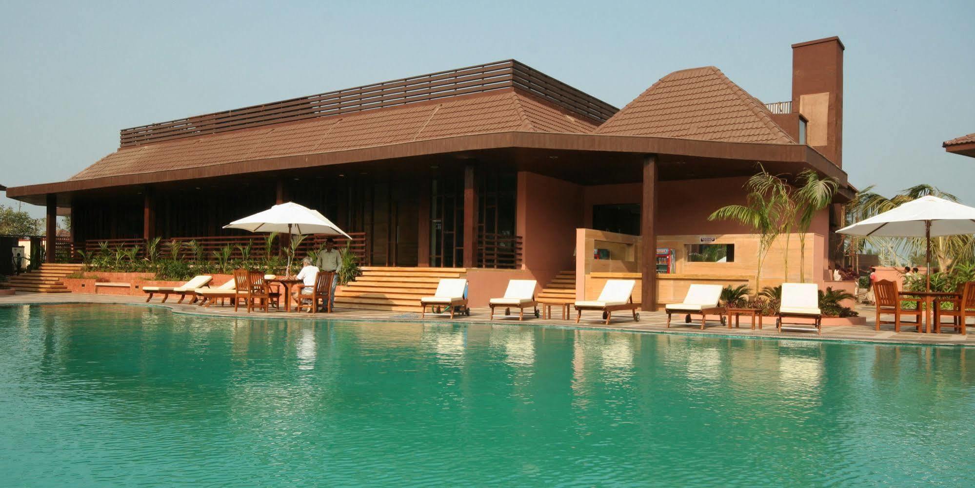 The Golden Crown Hotel & Spa Colva Exterior photo