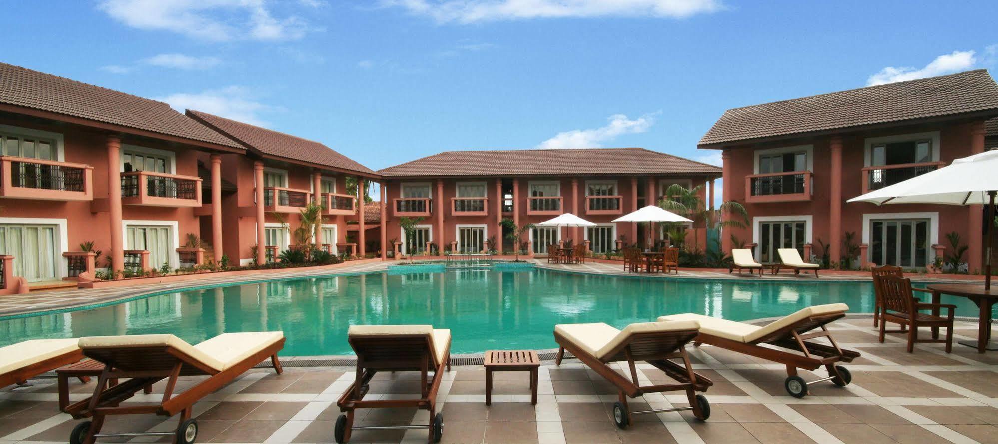The Golden Crown Hotel & Spa Colva Exterior photo